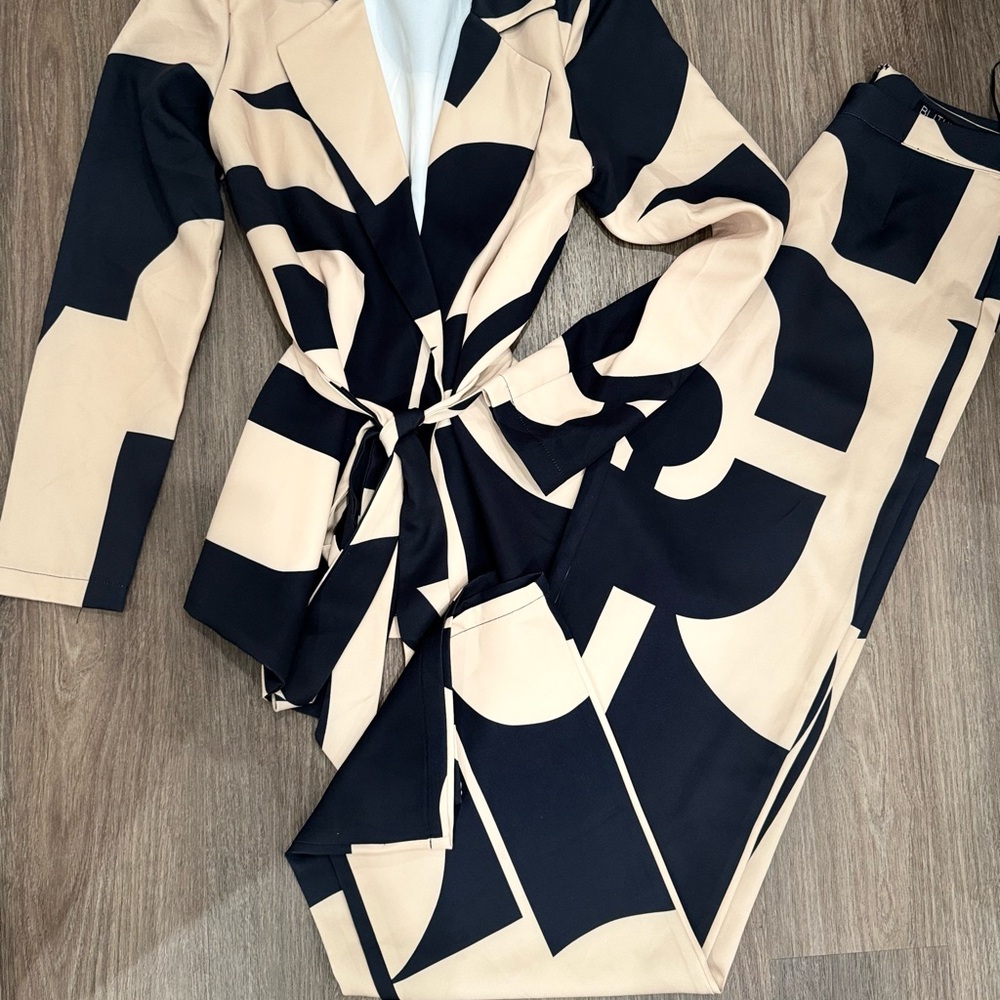 Stylish Beige and Black Geometric Pant Suit